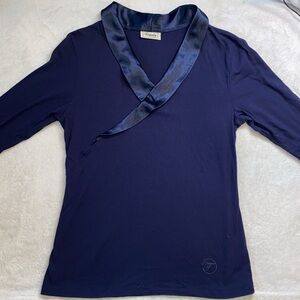 Temperly of London navy knit tee with satin wrap v-neck collar Sz M